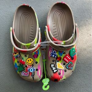 Crocs Classic Ikat Clog NWT with Croc Charms included Mens 9/Womens 11